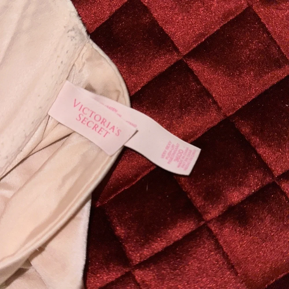 Victoria Secrets bra that snaps in the front - Picture 6 of 13